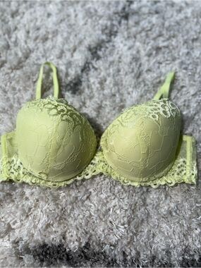 Juicy Couture Intimates Sexy Butter Yellow Push Up Bra Size 38C EUC